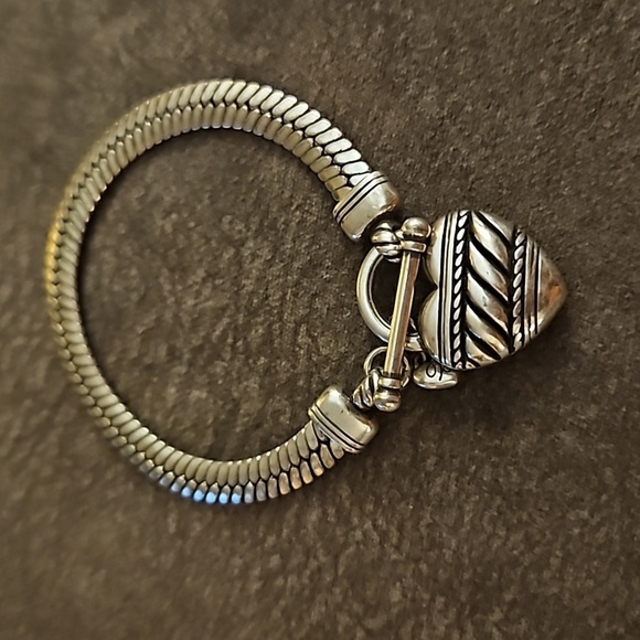 VTG BRIGHTON Silver Plated Heart Charm Herringbone Toggle Bracelet - Picture 2 of 7